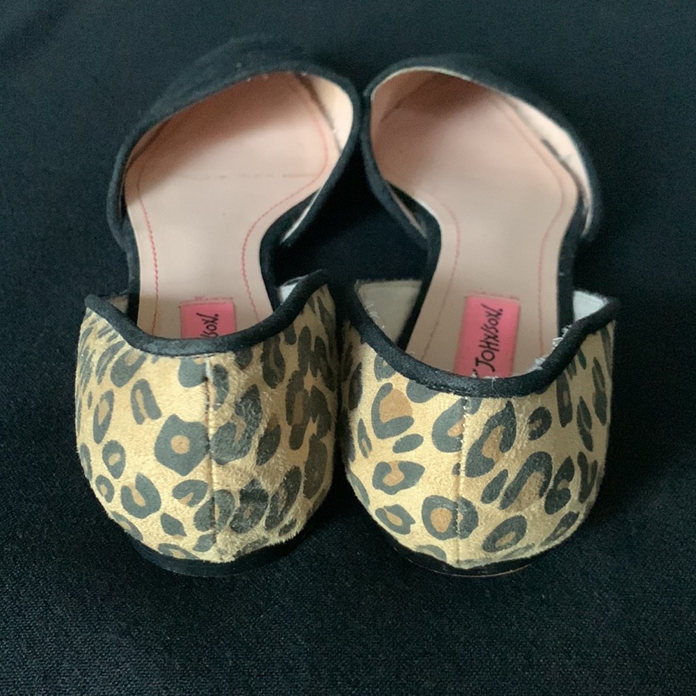 BETSEY JOHNSON Suede Leopard Cocoh Flats - Picture 5 of 8